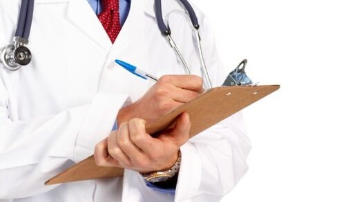 O médico prescribe o tratamento para a prostatite crónica
